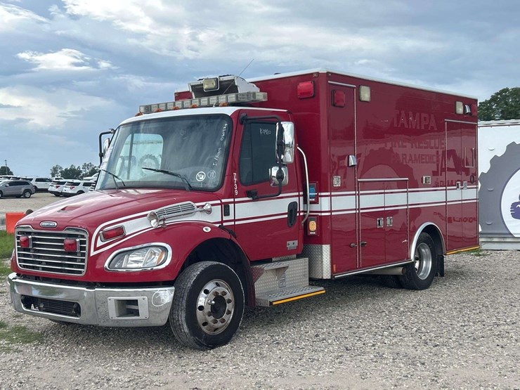 2007-freightliner-m2-106-ambulance-image-1