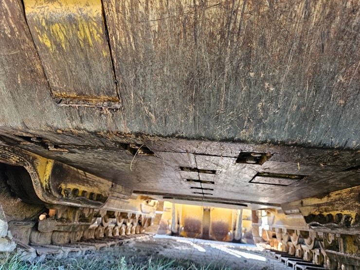 2014-caterpillar-953d-image-42