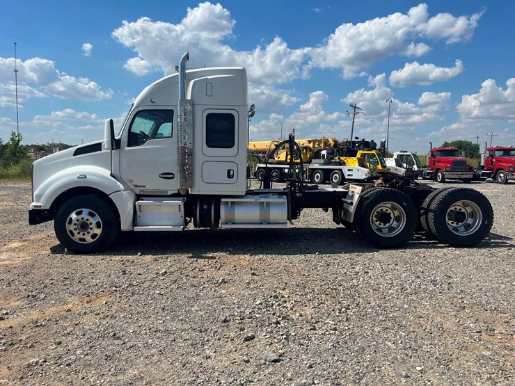 2015-kenworth-t880-image-9