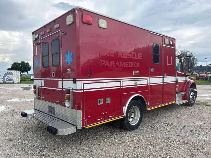 2007-freightliner-m2-106-ambulance-image-3