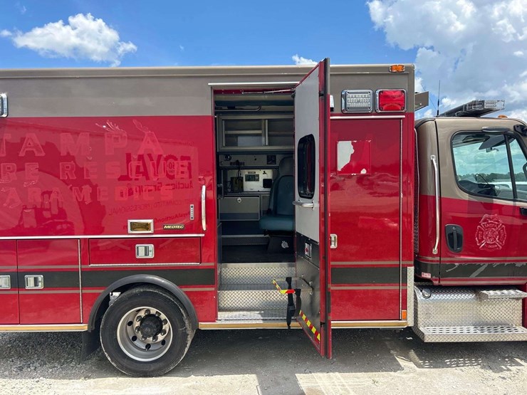 2009-freightliner-m2-106-medtec-ambulance-image-26