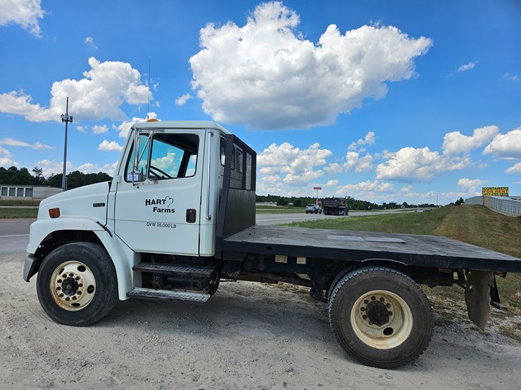 2002-freightliner-fl70-image-7