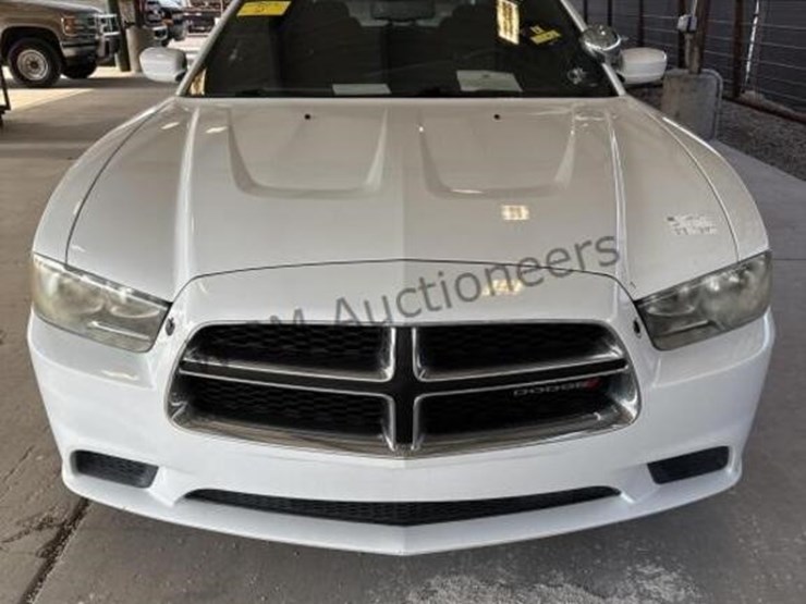 2013-dodge-charger-se-sdn-image-3