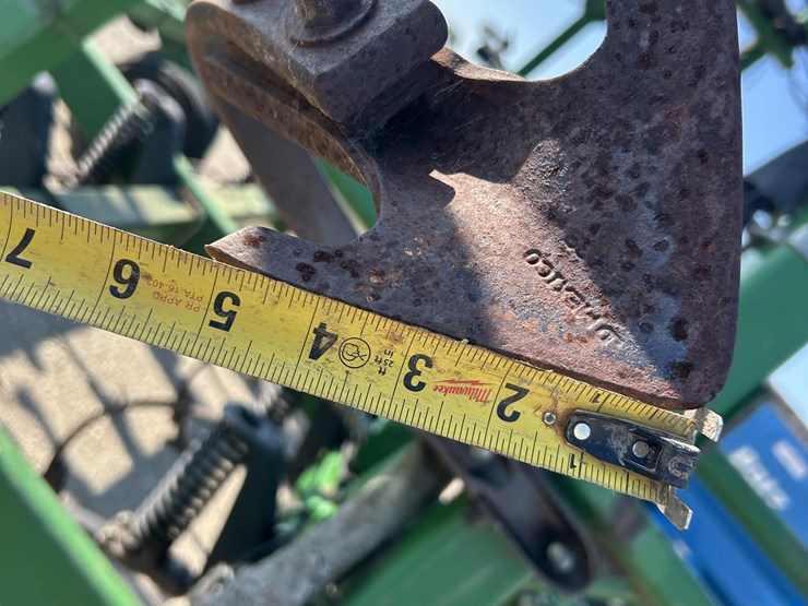2004-john-deere-2210-image-19