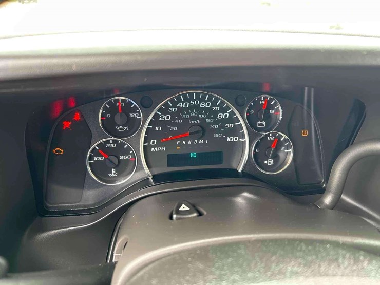 2023-chevrolet-express-2500-image-12