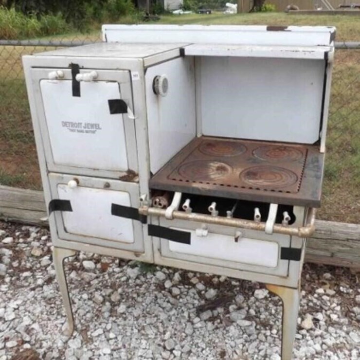 Detroit Jewel Antique Stove