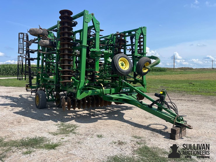 john-deere-2310-image-3