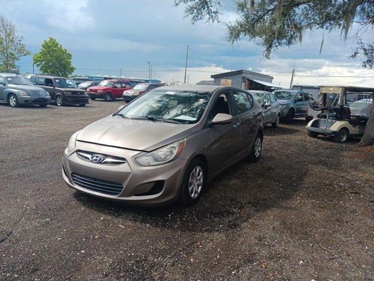 2014-hyundai-accent-runs/moves-gs-image-3