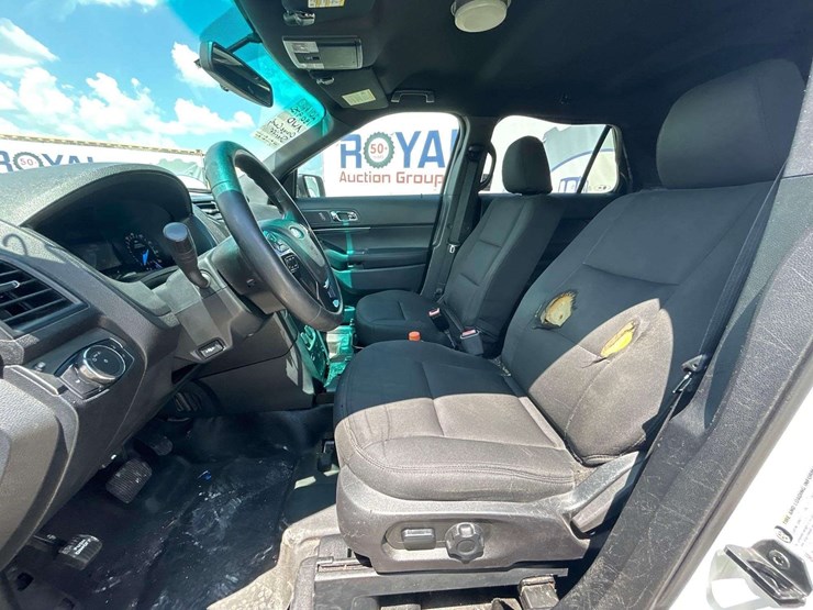 2016-ford-explorer-image-12