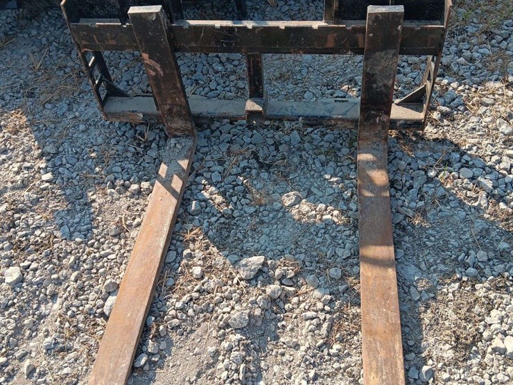 quick-attach-pallet-forks-image-1