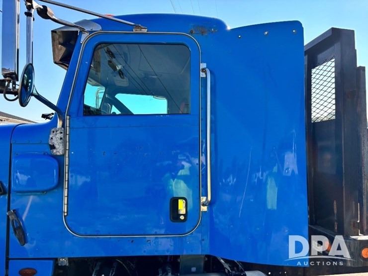 2014-peterbilt-365-image-51
