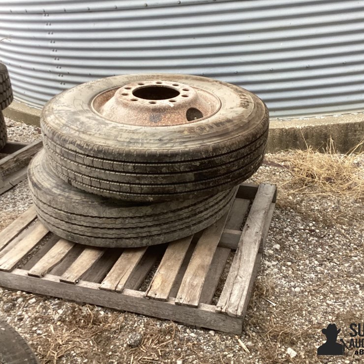 11R22.5 Tires & Rims
