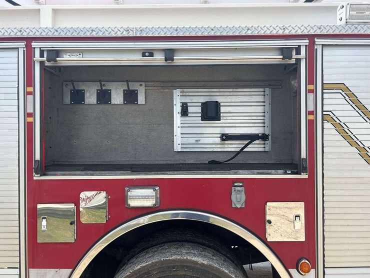 2003-pierce-tilt-cab-fire-truck-image-18
