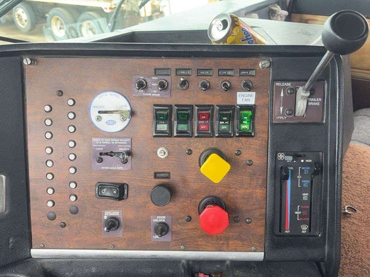 1997-peterbilt-362-image-34