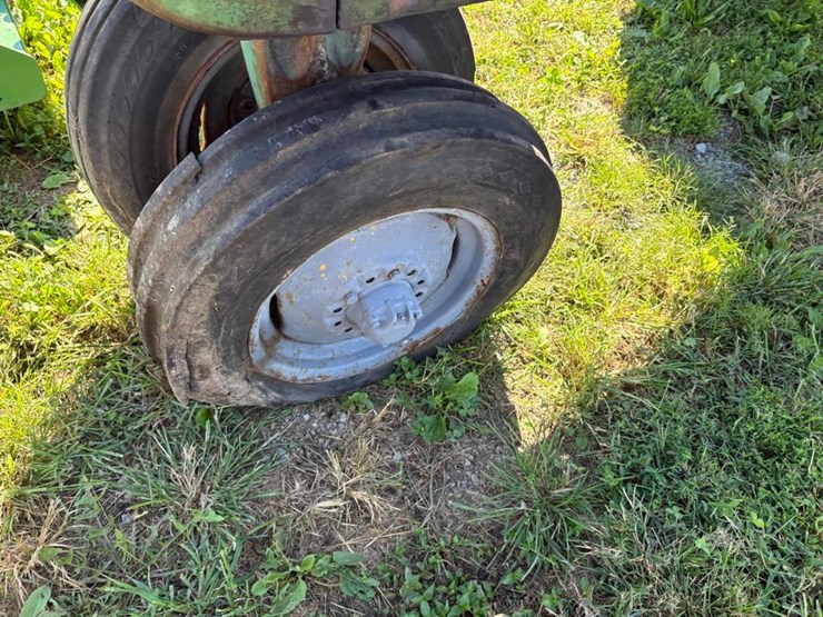 john-deere-3010-image-8