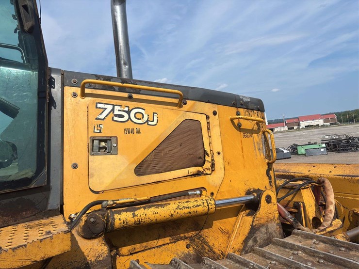 2005-deere-750j-image-19