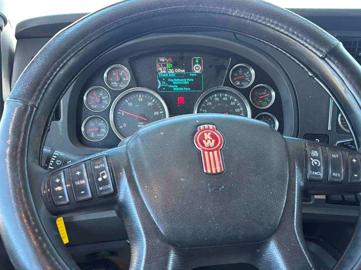 2020-kenworth-t680-image-11