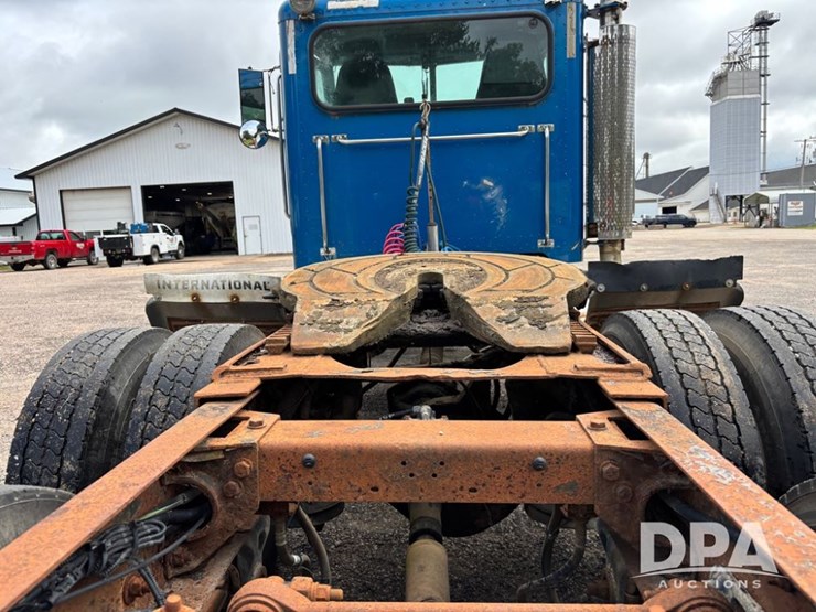 2002-peterbilt-379-image-46
