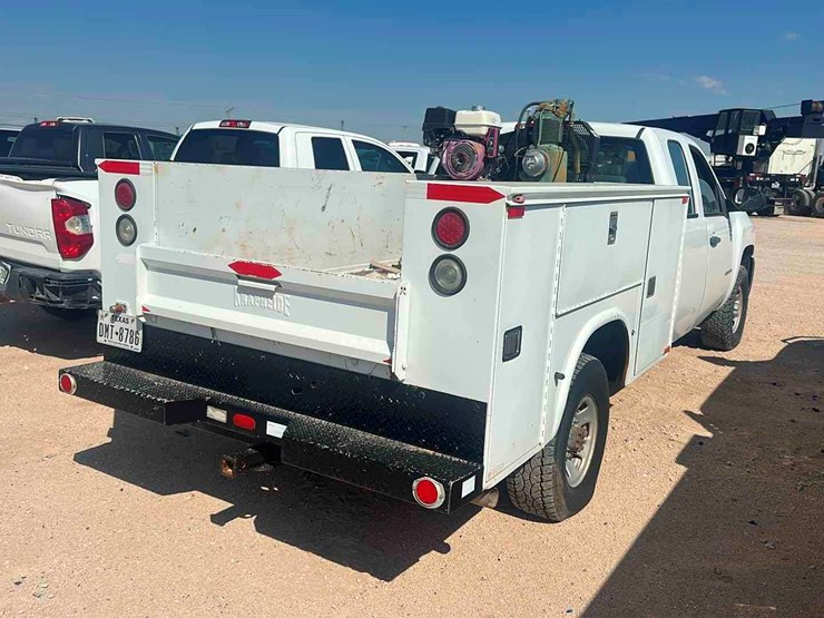 2010-chevrolet-silverado-3500-image-4