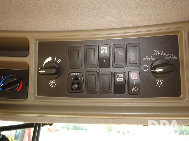 2015-case-ih-patriot-4440-image-116
