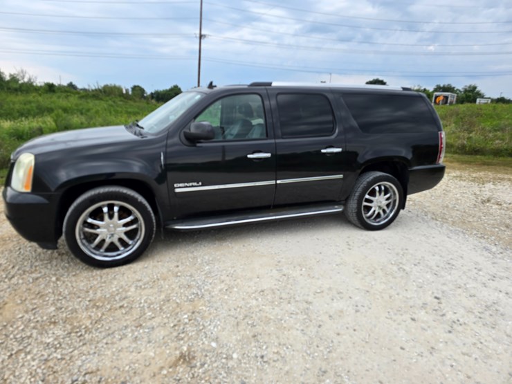 2011-gmc-yukon-xl-image-5