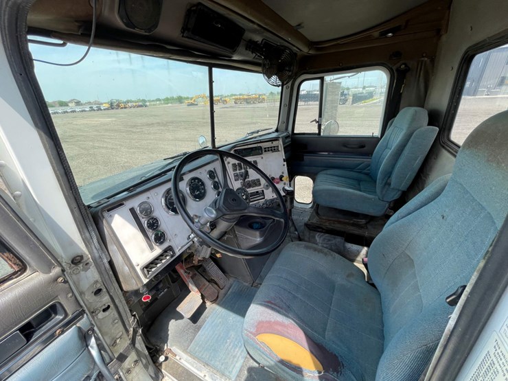 2000-international-9200-image-6