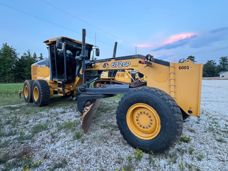 2018-john-deere-672-image-3