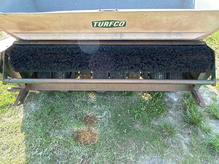 turfco-mete-r-matic-iii-pull-behind-top-dresser-image-11