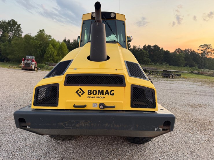 2014-bomag-bw213dh-4-image-5