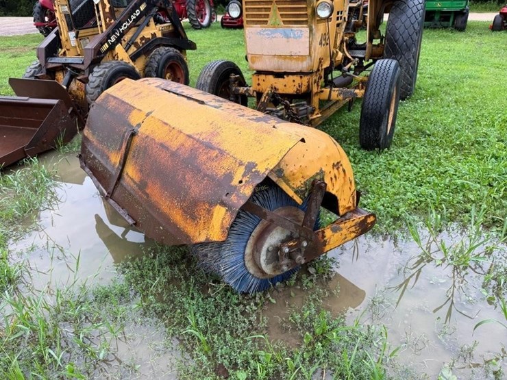 deutz-industrial-tractor-with-broom-image-5