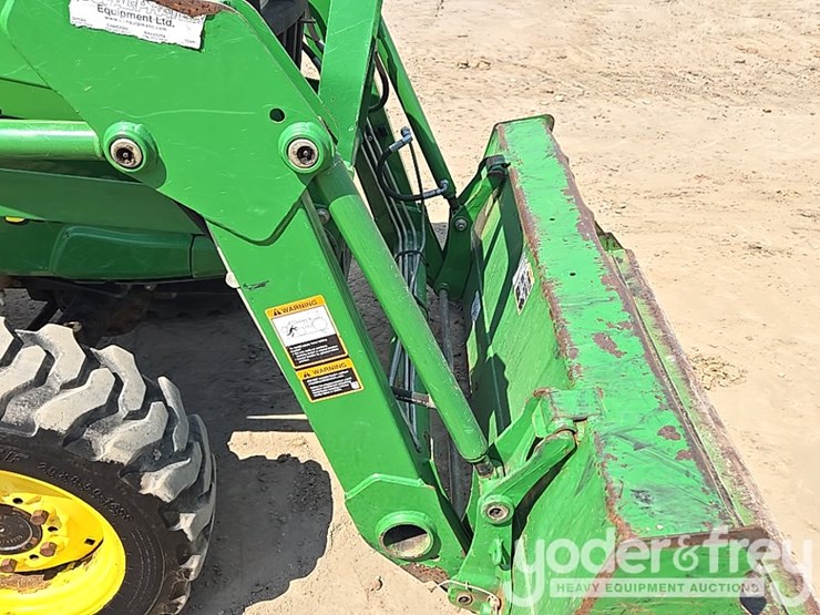 2009-john-deere-3038e-image-32