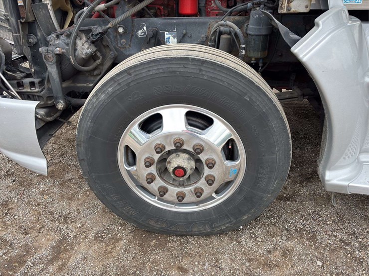 2013-kenworth-t660-image-15
