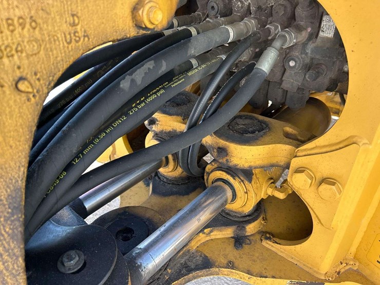 2015-caterpillar-410l-4x4-extendahoe-backhoe-loader-image-16