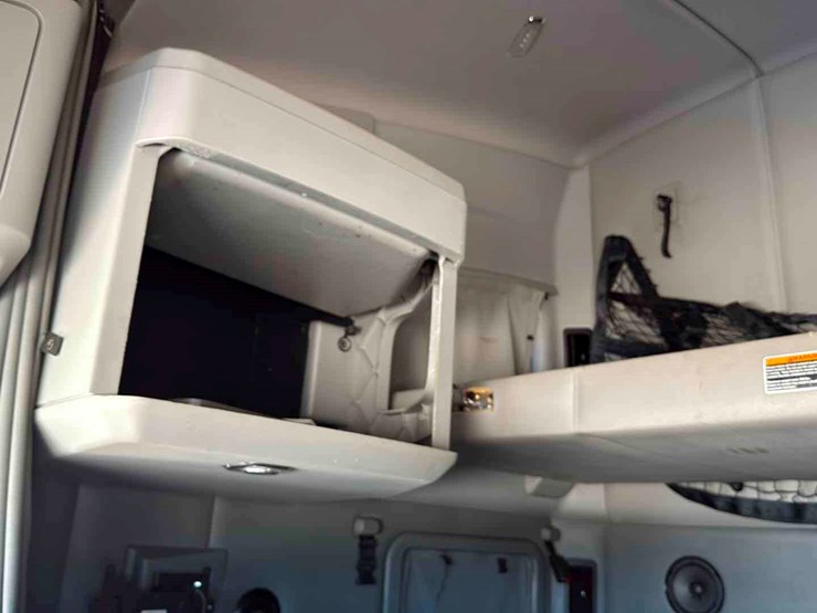 2020-kenworth-t680-image-12