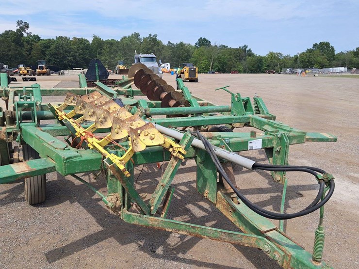 john-deere-12-image-11