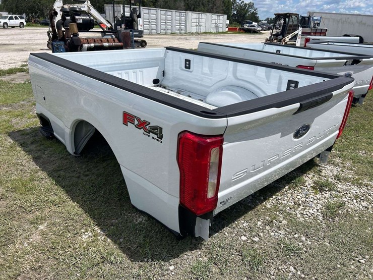 ford-super-duty-fx4-pickup-truck-bed-image-4