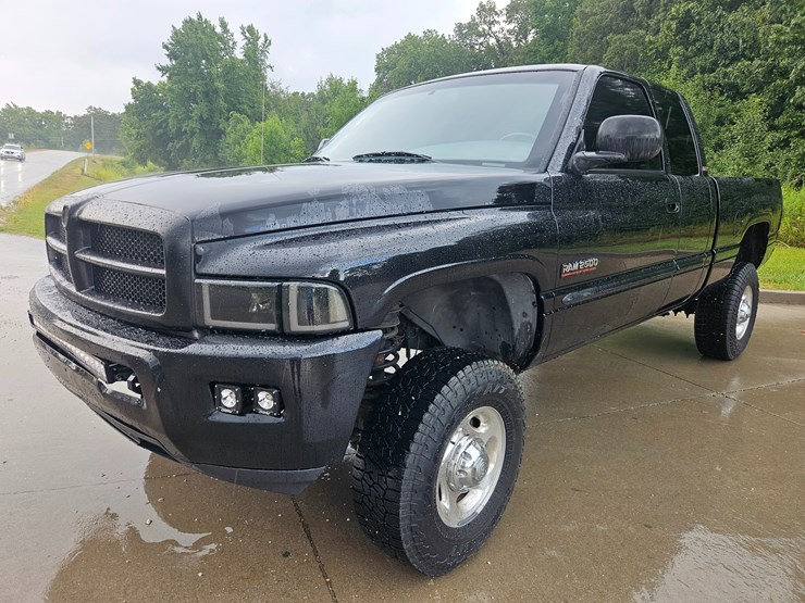 #18968-•-2002-dodge-ram-2500-pickup-truck-image-1