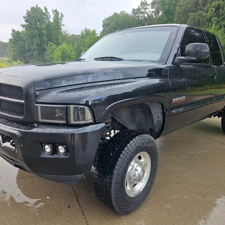 #18968 • 2002 Dodge Ram 2500 Pickup Truck