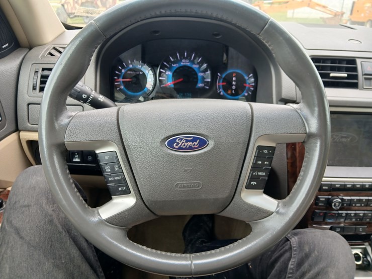 #20656-•-2012-ford-fusion-passenger-car-image-40