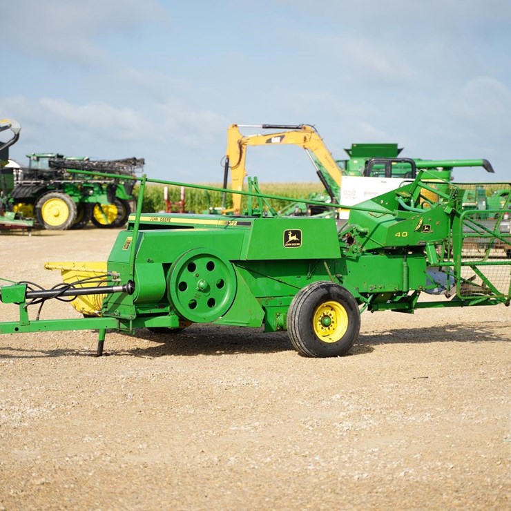 1990 JOHN DEERE 328