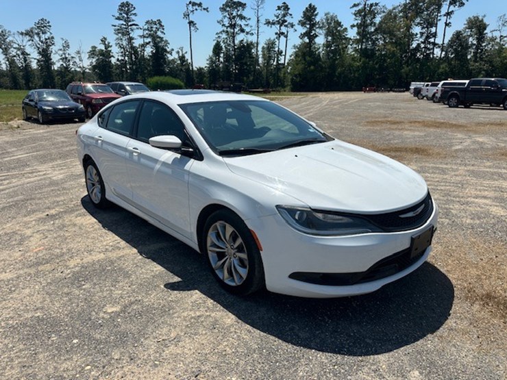 #23052-•-2015-chrysler-200s-image-2