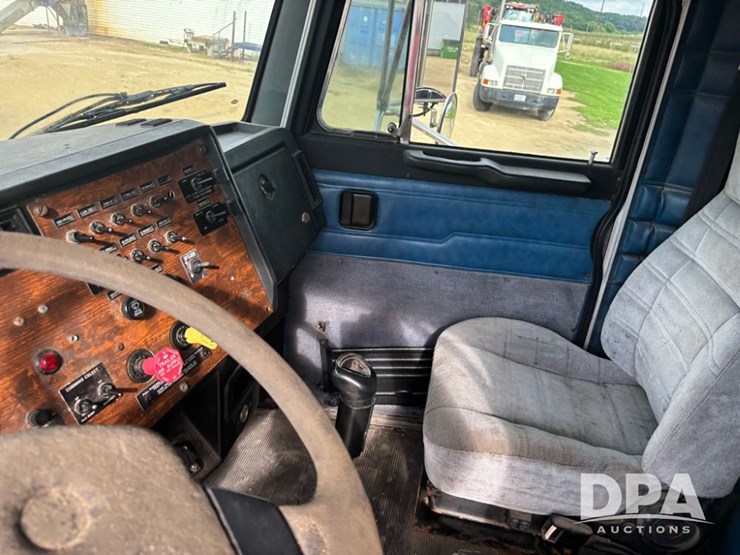 1998-peterbilt-385-image-72