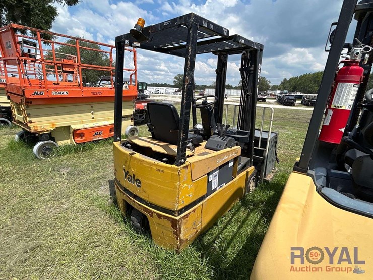 yale-3,500lb-electric-forklift-image-3