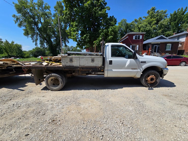 2004-ford-f550-image-26