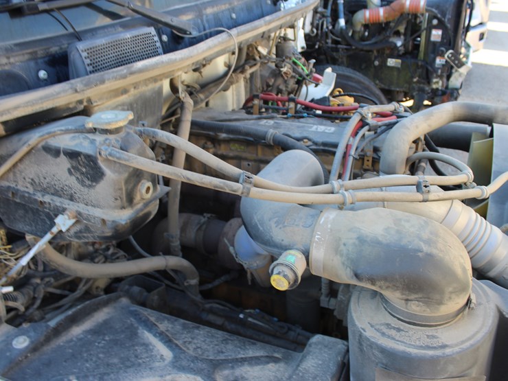 2005-freightliner-fl70-image-22