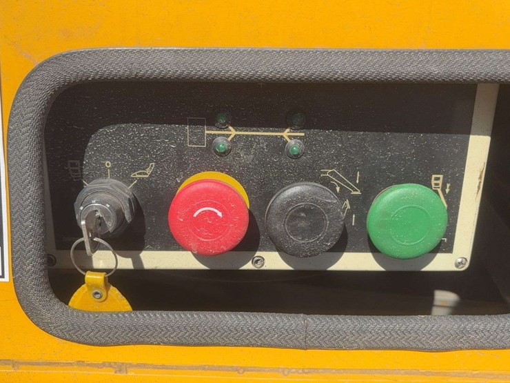 biljack-xlb-tow-behind-man-lift-image-17
