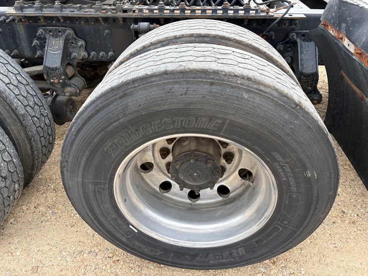 #78680-•-2014-volvo-vnm-truck-tractor-image-19