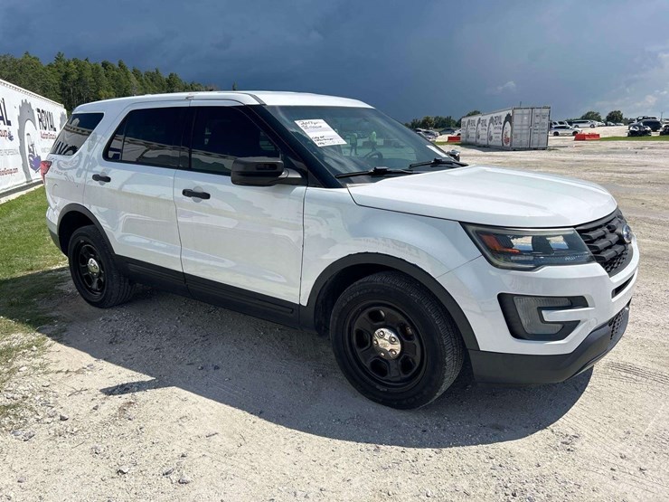 2017-ford-explorer-image-2