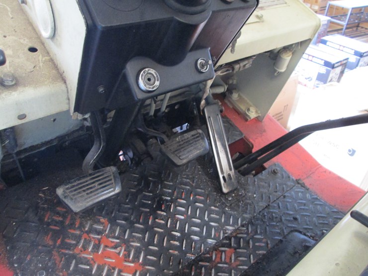 #12-•-#26939-•-nissan-14-3000lb-pneumatic-tire-forklift-nf01m14-image-17