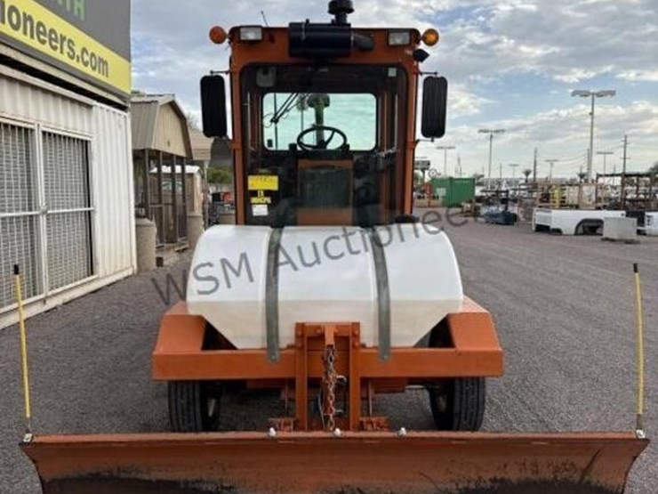 broce-crt350-sweeper-image-3